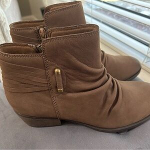 Clark’s Brown Ankle Boots Booties